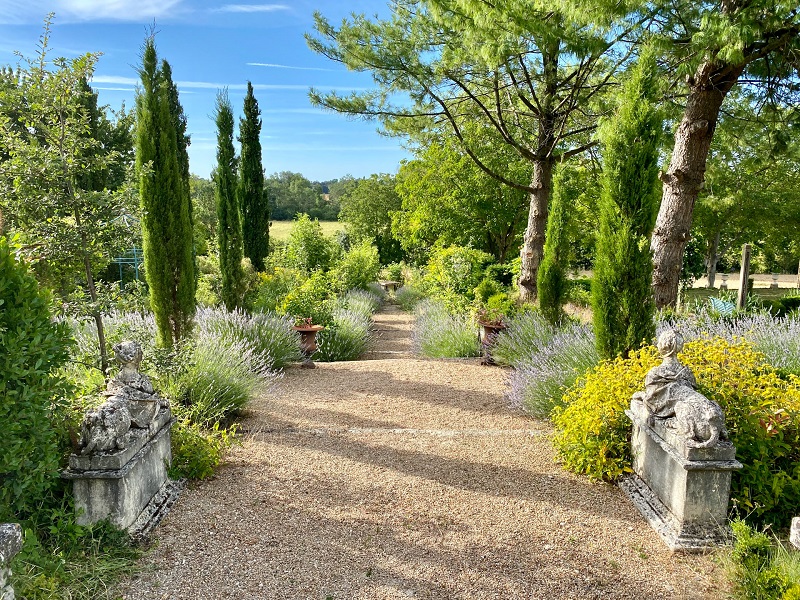 Les jardins Haute Couture - Huismes, Val de Loire, France.