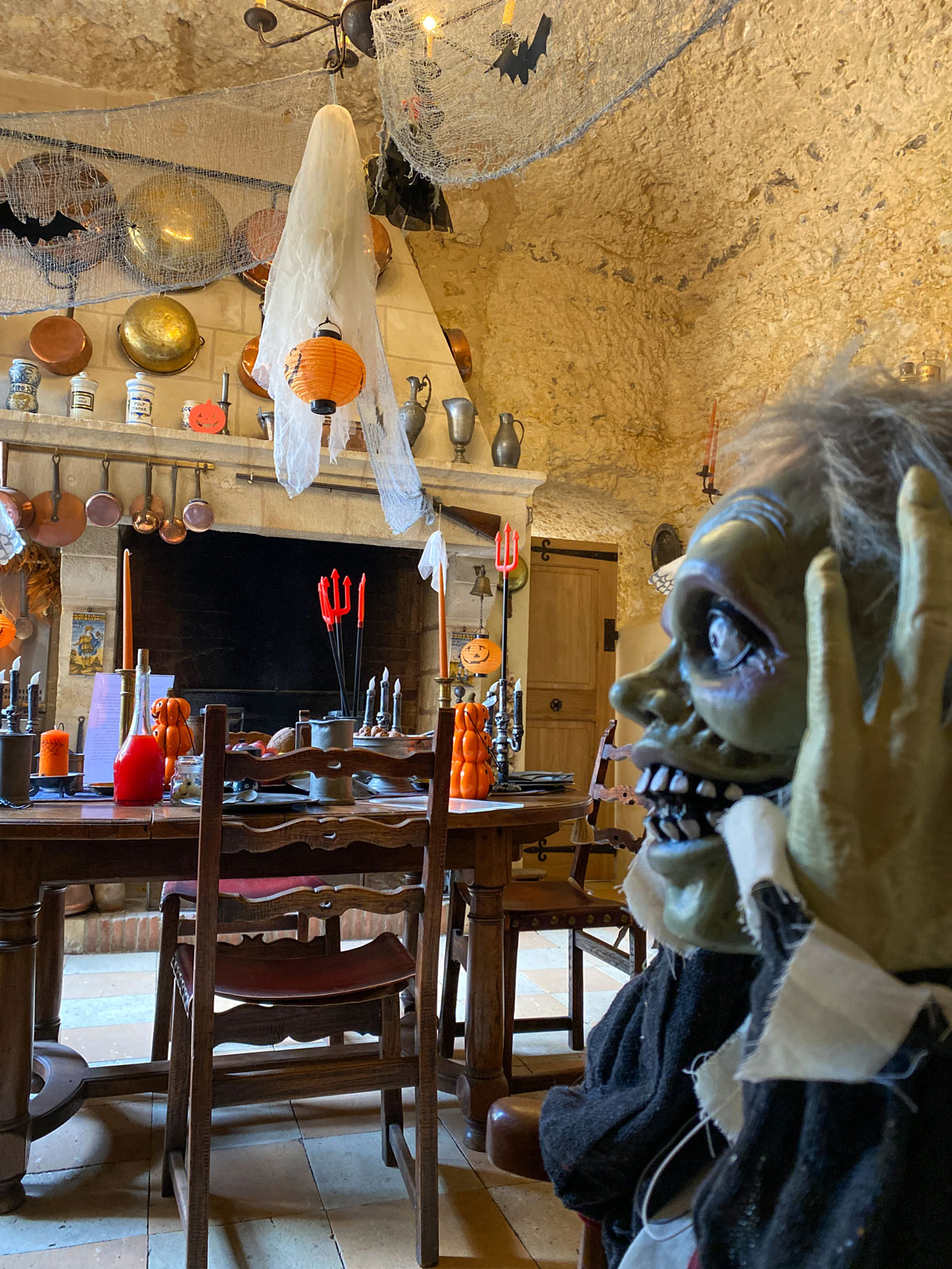 Halloween à château Gaillard, à Amboise : un château presque hanté, avec ses monstres, ses toiles d'araignées... brrr !