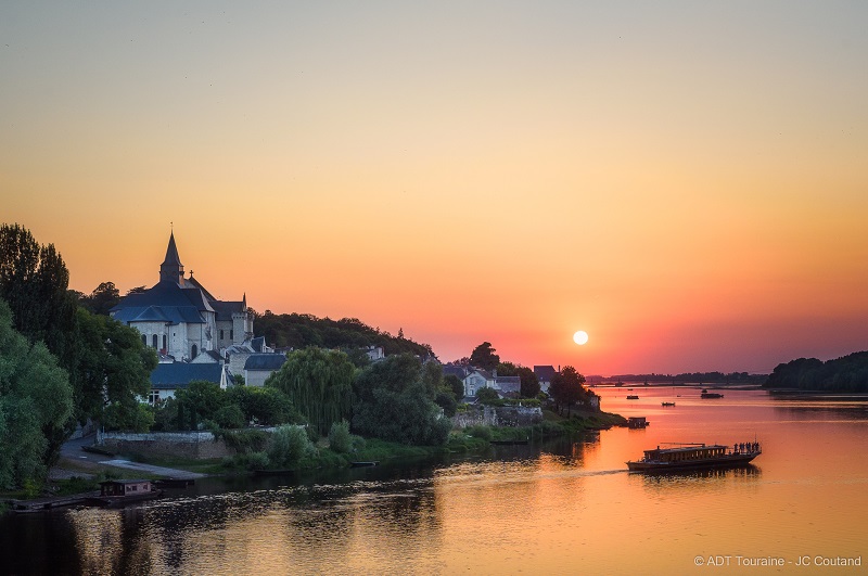 Balade sur la Loire à Candes-Saint-Martin, au départ de Montsoreau, près de Saumur, en Anjou. Une belle promenade fluviale, en France.