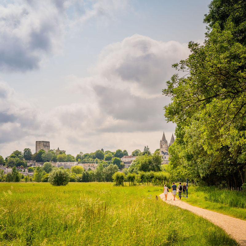 L'espace naturel sensible des prairies du Roy, à Loches, en France. Il relie Loches et Beaulieu lès Loches, près de l'Indre.