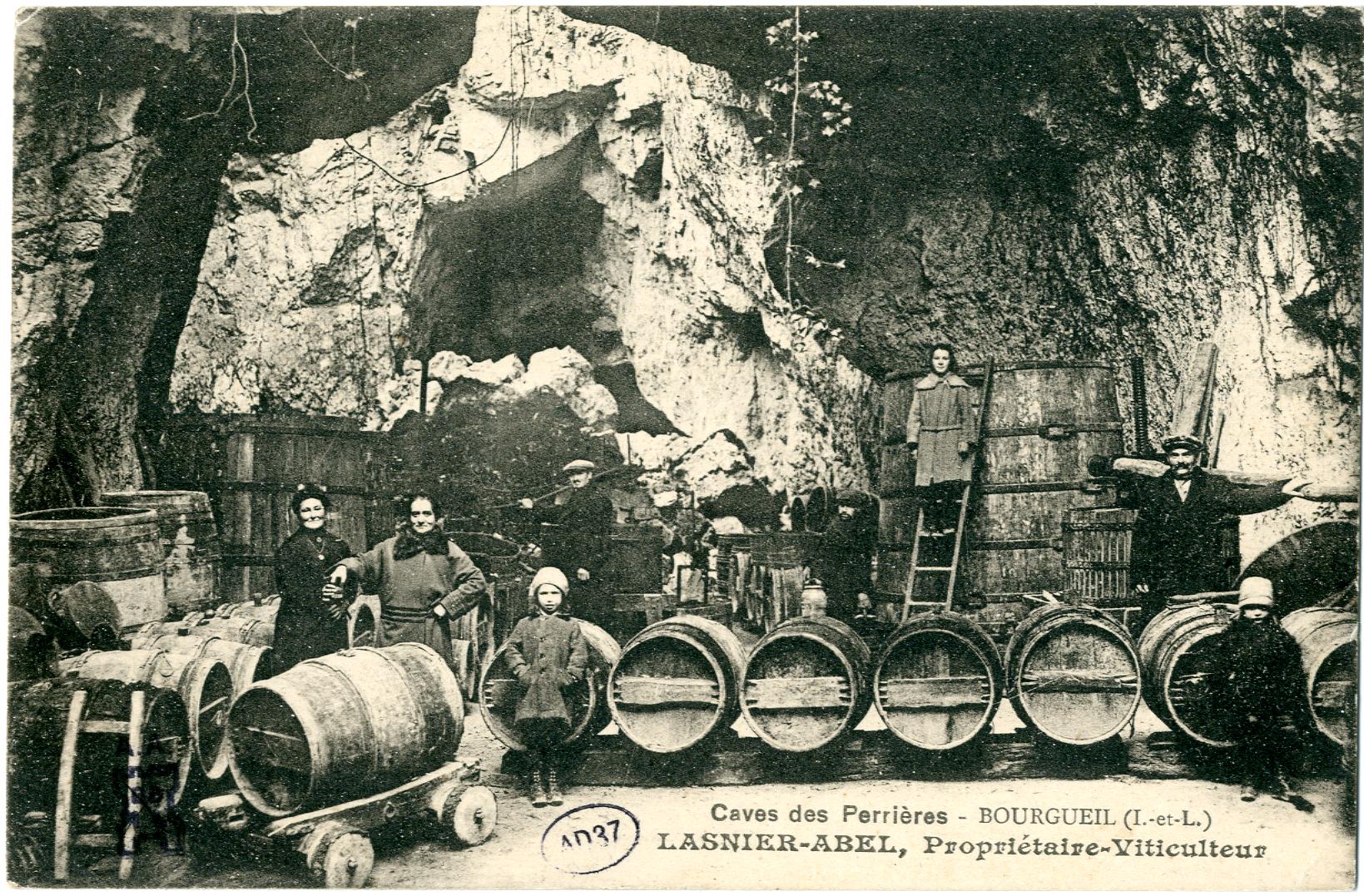Cartes postales anciennes - Cave de Bourgueil