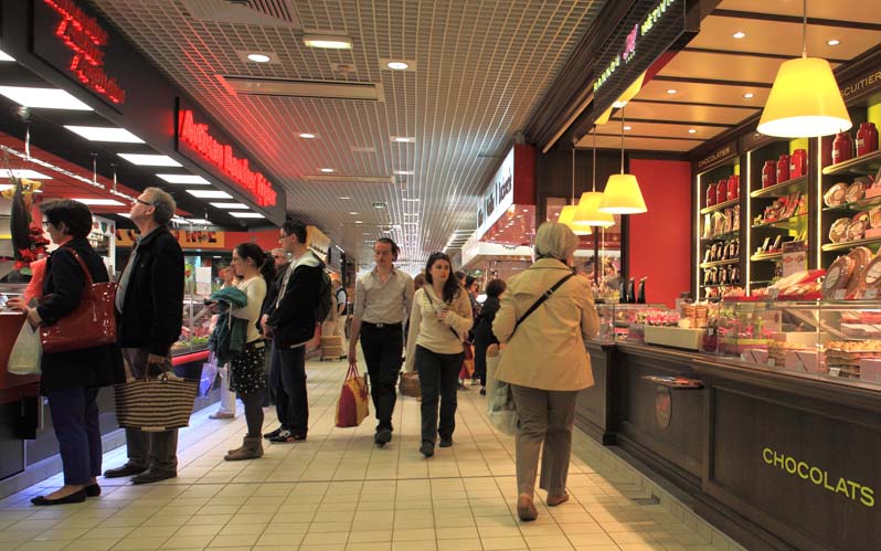 Le marché couvert des Halles, à Tours, pour un shopping gourmand.