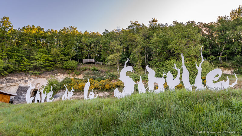 Cave troglodytique et sculptée de la Sibylle de Panzoult - Vignoble et vins de Chinon, France.