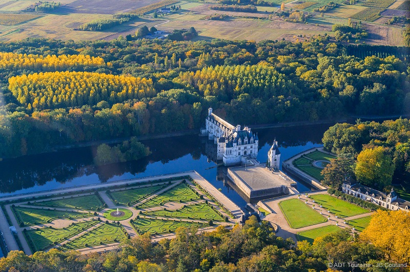 Château de Chenonceau - Jouer la fille de l'air, avec Visit'air. Cette expression prend ses origines d'une pièce de théâtre de 1837 !