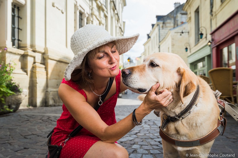 En Touraine, Val de Loire, partir en vacances avec son chien ne pose pas de problème pour la visite de Chinon par exemple, l'une des belles villes d'Art et d'Histoire en France.