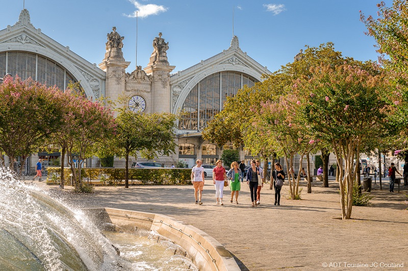 Gare de Tours, au cœur du centre ville, face au Palais des Congrès Le Vinci. Indre-et-Loire, France.