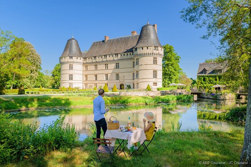Pique-nique au château de l'Islette, château ouvert au public depuis 2010 en Indre et Loire, et propriété de Pierre-André et Bénédicte Michaud. 