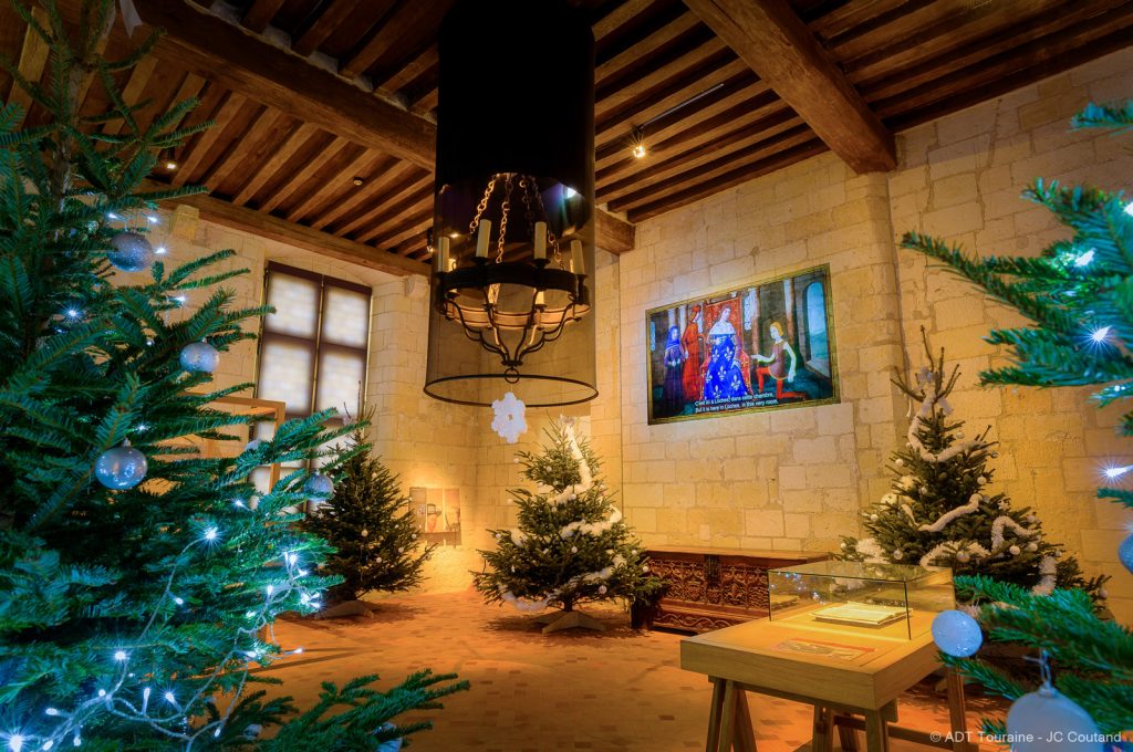 Cité royale de Loches : Noël au pays des châteaux, durant les vacances de Noël en Indre-et-Loire, Région Centre Val de Loire, France. Décembre, en hiver.