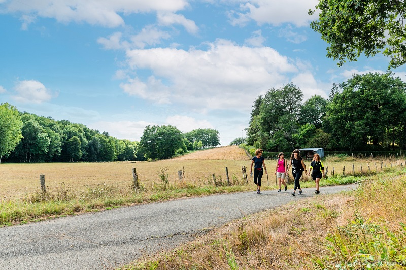 Randonnée en Indre et Loire, Touraine Val de Loire, France. Où se balader en Touraine ? Où marcher en Indre et Loire ? Au bord du Cher ou de la Loire, de nombreux sentiers de randonnée vous font découvrir ce joli coin de France, entre nature et patrimoine. Chaque randonnée possède un petit ou un grand patrimoine qui vous plaira surement.