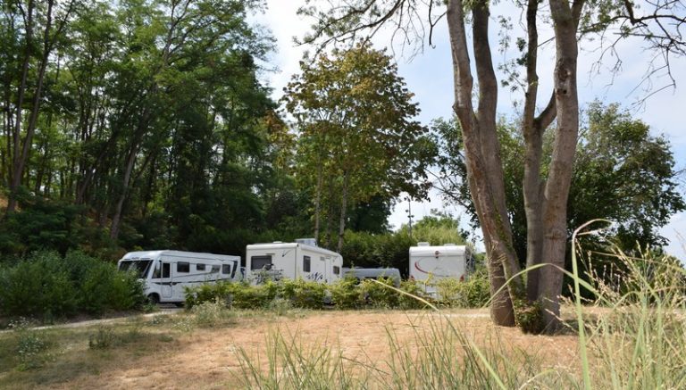 Aire d’accueil camping-cars « Le Relais des Berges du Cher » Azay-sur-Cher-3