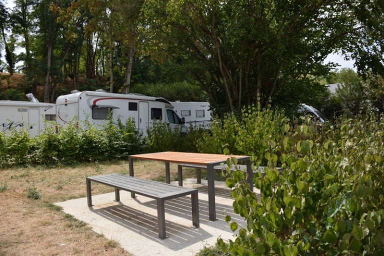 Aire d’accueil camping-cars « Le Relais des Berges du Cher » Azay-sur-Cher-1