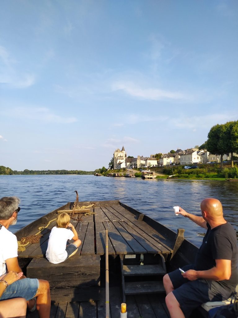 Balade en bateau traditionnel sur la Vienne et la Loire-5