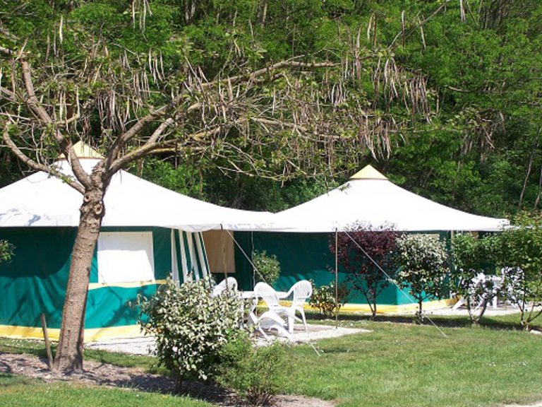 Camping Onlycamp Le Val Joyeux-3