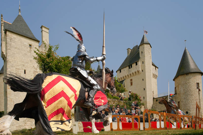 Les joutes équestres du château du Rivau, où Jeanne d'Arc vint chercher des chevaux d'équipage.