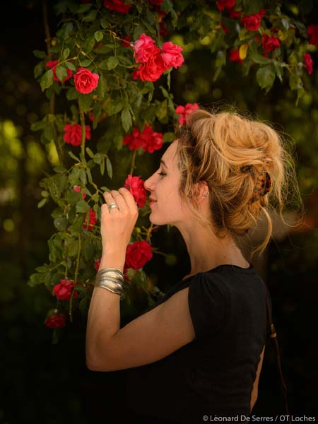 Taille les rosiers-buissons et les rosiers-tiges de son jardin - Conseils - Quand tailler les rosiers du jardin de Chédigny ? La bonne période pour la taille des rosiers de son jardin différencie des saisons de l'année, la taille du rosier est importante pour la fleur pour avoir une bonne floraison des fleurs. La taille des rosiers doit être bien effectuée pour avoir une belle coupe de fleurs, il faut bien couper les branches et les tiges des fleurs de chaque plante de son jardin.